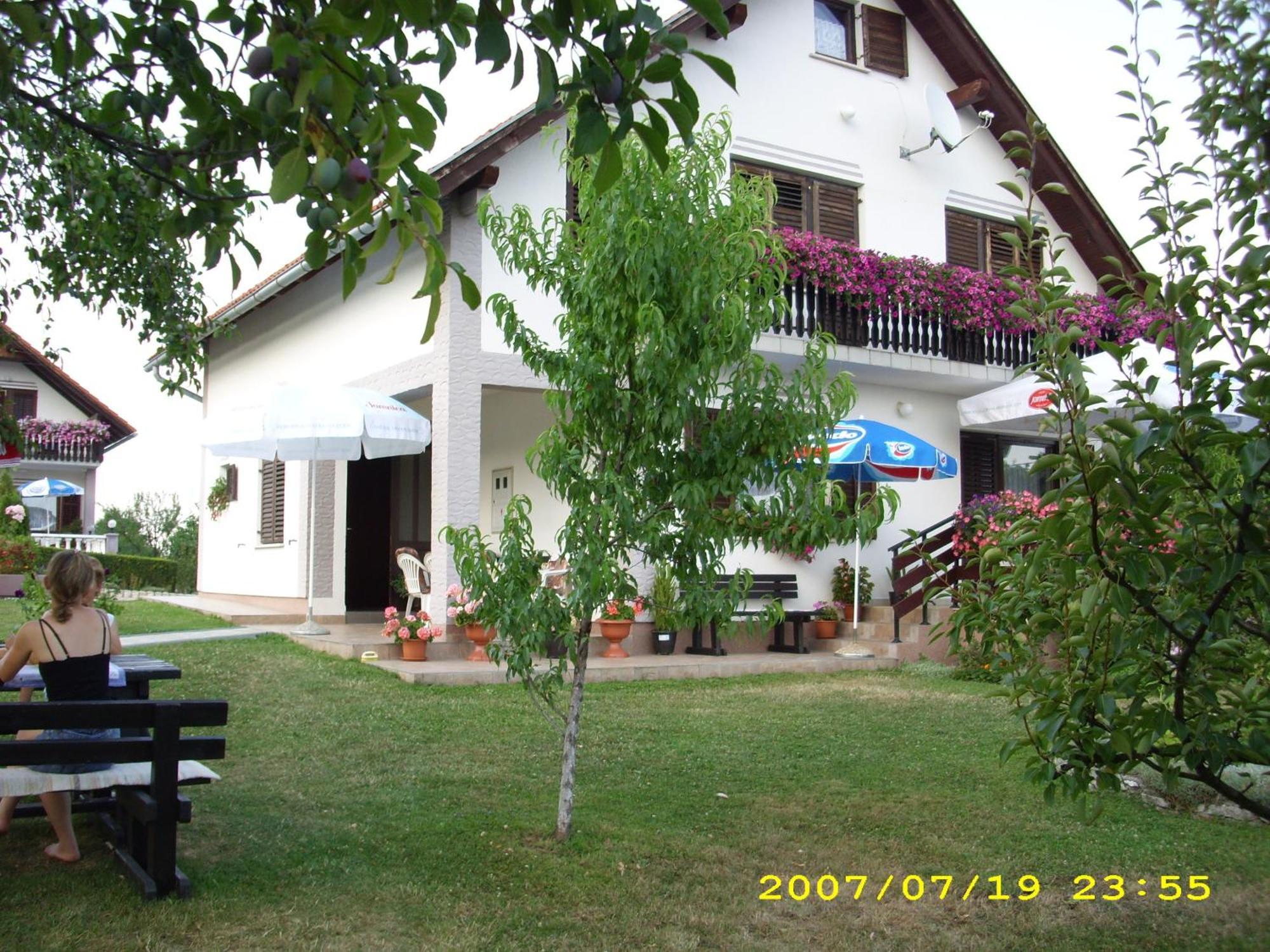 Guest House Adrijana Seliste Dreznicko Εξωτερικό φωτογραφία
