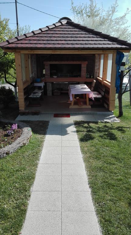 Guest House Adrijana Seliste Dreznicko Εξωτερικό φωτογραφία